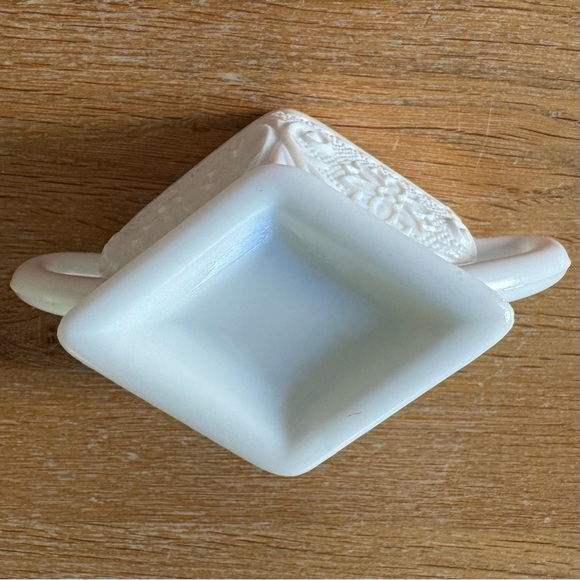 Duncan Miller Tiara Sandwich Milk Glass Sugar Bowl - Picture 5 of 5